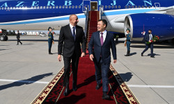 Азербайжандын президенти Ильхам Алиев Кыргызстанга мамлекеттик сапар менен келди