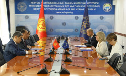 Нуран Ниязалиев Тери Хакала менен жолугушту