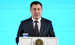 Садыр Жапаров өлкөнүн агроөнөр жай тармагынын кызматкерлерин куттуктады