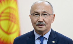 Муратбек Азымбакиевге Кыргызстандын Элчиси даражасы ыйгарылды