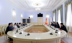 Акылбек Жапаров омбудсмендерди жана адам укугу боюнча ыйгарым укуктуу өкүлдөрдү кабыл алды