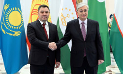 Президент Садыр Жапаров Казакстандын Президенти Касым-Жомарт Токаев менен жолугушту