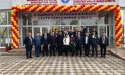 Эдил Байсалов Алдыңкы тажрыйбалар борборлорунун ачылыш аземине катышты