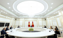 Садыр Жапаров бир катар чет мамлекеттердин элчилери менен жолугушту