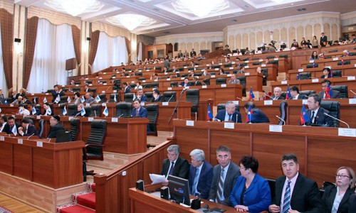 “Референдум жөнүндөгү” мыйзам долбоору боюнча ЖКда угуу өтөт