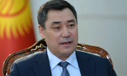 Президент окумуштууларды жана илимий ишмерлерди кесиптик майрамы менен куттуктады