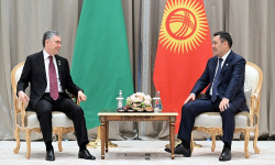 Садыр Жапаров  Гурбангулы Бердымухамедов менен жолугушту