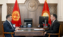 Президент Садыр Жапаров Түрк мамлекеттер уюмунун башкы катчысы Кубанычбек Өмүралиевди кабыл алды