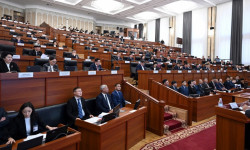 Садыр Жапаров: "Кемпир-Абаддын" суусу соолубайт