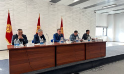 Бийлик өкүлдөрү Ысык-Көлдө эл менен жолугушууда