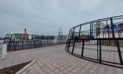 Бишкекте өлкөнүн негизги жаңы жылдык балатысын орнотуу иштери башталды 