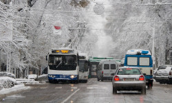 Бишкекте коомдук транспорт кадимки режимде иштеп жатат