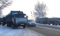 Жол жээгинде көмүр саткандарга айып пул салынууда