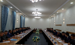 Баткенде кыргыз-тажик чек арасы боюнча жумушчу топтун жолугушуусу өттү