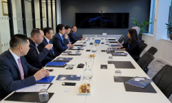 Кыргызстандан дүйнөлүк рынокко баалуу металлдарды чыгаруу маселеси талкууланды