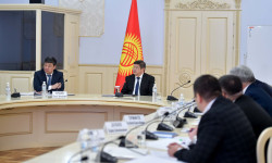 Акылбек Жапаров: Модернизацияланган Майлуу-Суу лампа заводу жогорку сапаттагы продукция өндүрүүсү керек