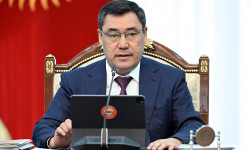 Президент жетекчилерге катуу эскертүүлөрдү берди