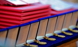 Түз эфир | Бүгүн президент өзгөчөлөнгөн кыргызстандыктарга мамлекеттик сыйлыктарды тапшырат