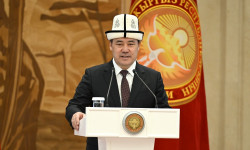 Президент Садыр Жапаров мамлекеттик сыйлыктарды тапшырды