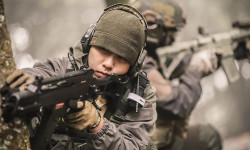 Кочкор жана Сузактагы милиция кызматкерлерлери менен уюшкан кылмыштуу топтун мүчөлөрүнүн кармалышы