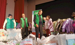 Бишкекте аз камсыз болгон 100 үй-бүлөгө гумжардам таратылды