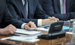 Быйыл мамлекеттик кызматкерлер үчүн он үчүнчү эмгек акы төлөнүп берилет