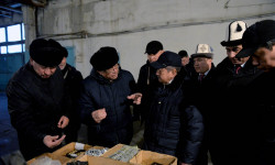 Акылбек Жапаров мунайды кайра иштетүүчү заводду жаңылоону тапшырды