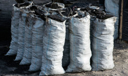 Сузак районунун тургундарына тоннасы 5 миң сомдон көмүр сатылууда