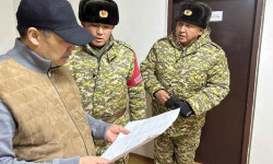 Президент Садыр Жапаров Кой-Таш аскер бөлүгүн пландан тышкары текшерип келди