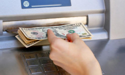 Бишкекте мыйзам бузган бир катар акча алмаштыруу жайы убактылуу ишин токтотту