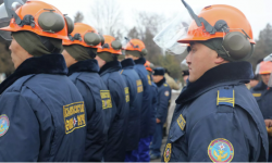 Кыргызстандык куткаруучулардын келгенине кубанган түрк кызы