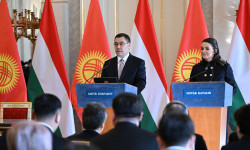 Президент Садыр Жапаров: Жетишилген макулдашуулар Кыргызстан менен Венгрия ортосундагы стратегиялык өнөктөштүктү мындан ары да бекемдөөгө жана кеңейтүүгө жакшы өбөлгө түзөрүнө ишенем