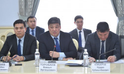 Бакыт Төрөбаев Кореянын Кыргызстандагы элчиси Ли Вон Чже менен жолукту