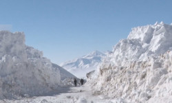 Чаткалда жааган кардын калыңдыгы бир метрден ашты