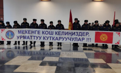 Министр Бообек Ажикеев куткаруучуларды тосуп алды