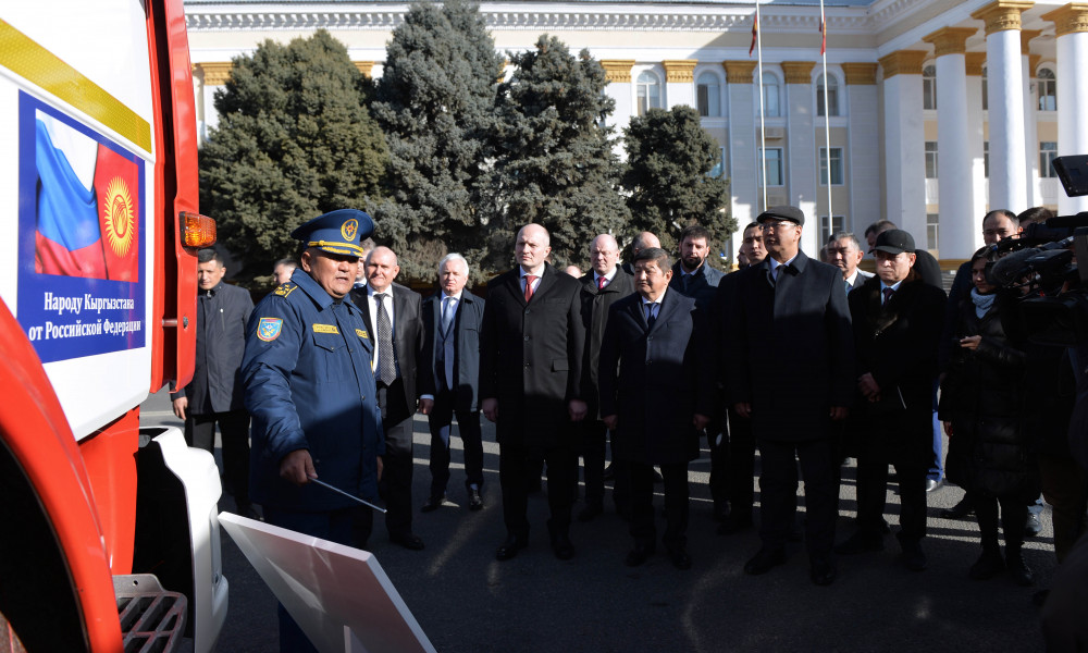 МЧС Кыргызской Республики передано 40 единиц пожарных автоцистерн российского производства