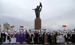 В Бишкеке к международному женскому дню состоялся марш матерей - героинь