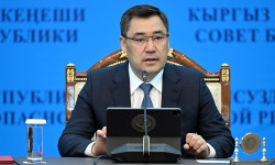 С. Жапаров: Аскер кызматкерлери, чиновниктер, укук коргоо жана атайын органдардын кызматкерлери биздин коргонуу жөндөмдүүлүгүбүзгө доо кетире турган болсо, эң катаал жазага тартылат