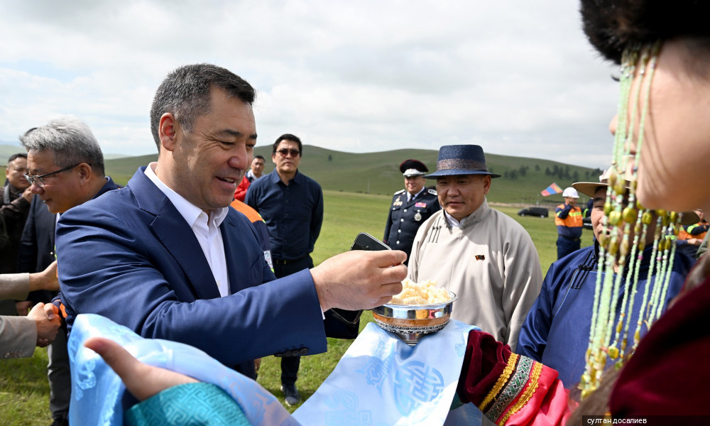 Президент мамлекеттик сапардын алкагында Эрдэнэт шаарына келди