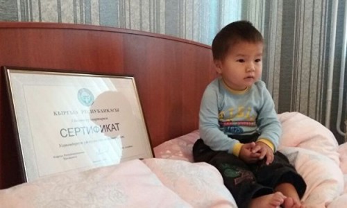 Семья 3-летнего Исхака получила трехкомнатную квартиру