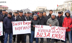 Водители-перевозчики требуют выдачу виз в Китай