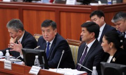 Өкмөттүн башкы милдети экономикалык өсүштү камсыздоого багытталат