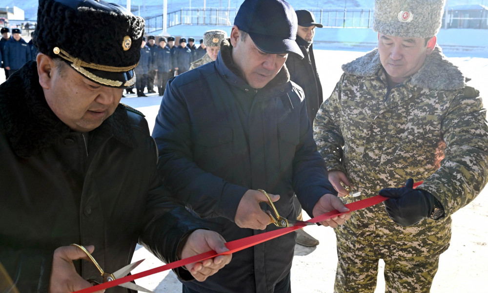 Президент Нарындагы жаңыланган "Торугарт 2" көзөмөл-өткөрүү пунктун ачты