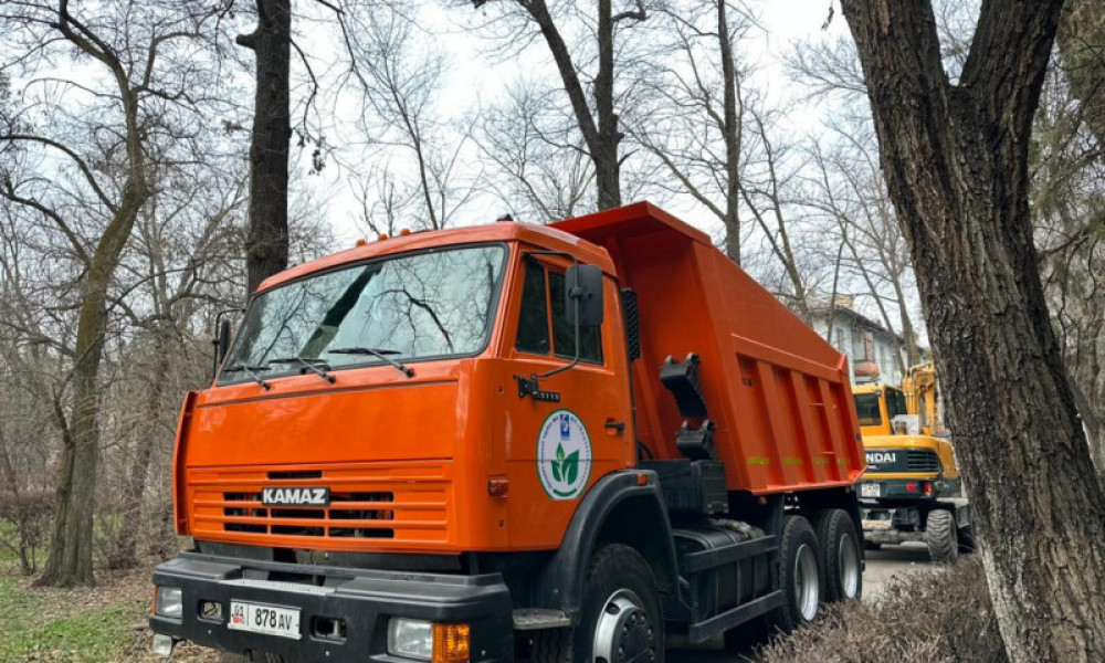 Мэрия Бишкека закупила новую спецтехнику для МП «Тазалык» и «Бишкекзеленхоз»