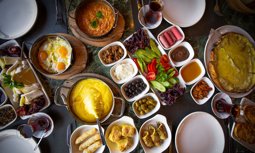 Традиционный турецкий завтрак: «Золотая еда дня»