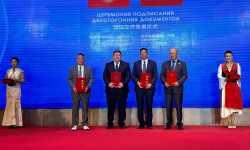 Кыргызстан и Китай подписали более 40 двусторонних документов на сумму $1,5 млрд долларов