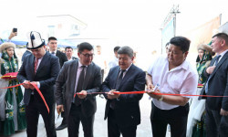 А. Жапаров на открытии кабельного завода в Чуйской области