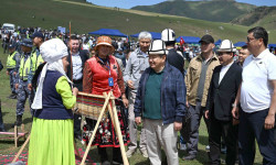 Акылбек Жапаров посетил этнофестиваль «Kymyz Fest - 2024» в Чуйской области