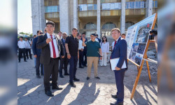 Акылбек Жапаров ознакомился с ходом реконструкции центральной площади Ала-Тоо 