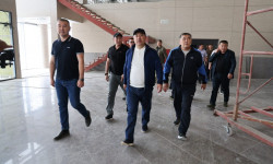 Президент осмотрел ход строительства аэропорта «Каракол»